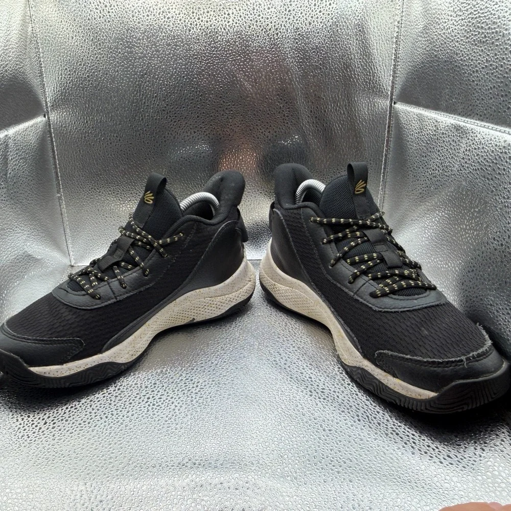 Size 7Y Under Armour UA Curry‎ 3Z7 Black Kids Basketball Shoes 3026623-001